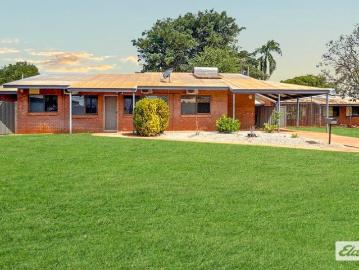House for sale in Katherine County - Garden
