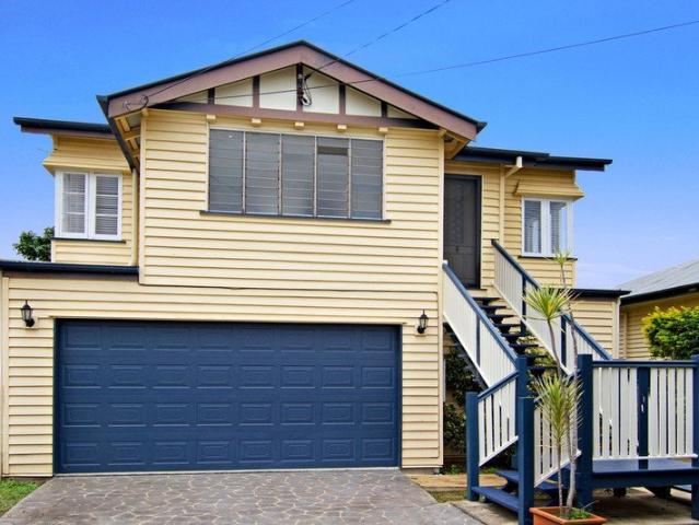 Spacious 4 Bedroom Family Haven with Pool