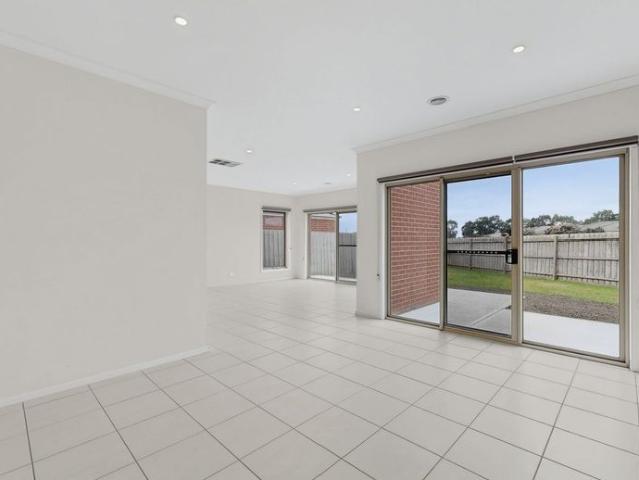 SPACIOUS 4 BEDROOM FAMILY HOME