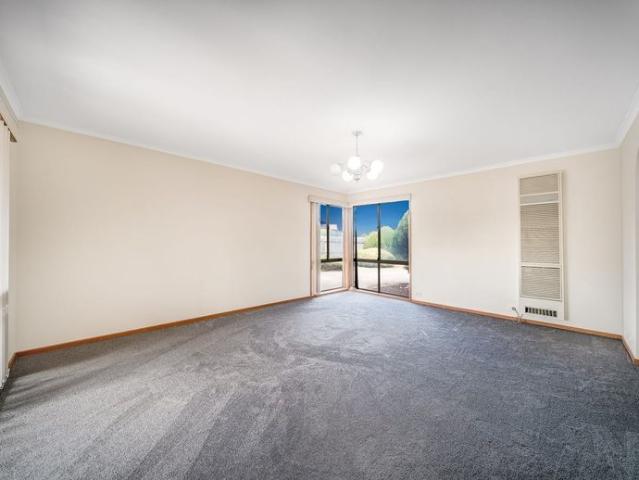 Spacious 4 bedroom family home ! CONTACT AGENT FOR PRIVATE INSPECTION!