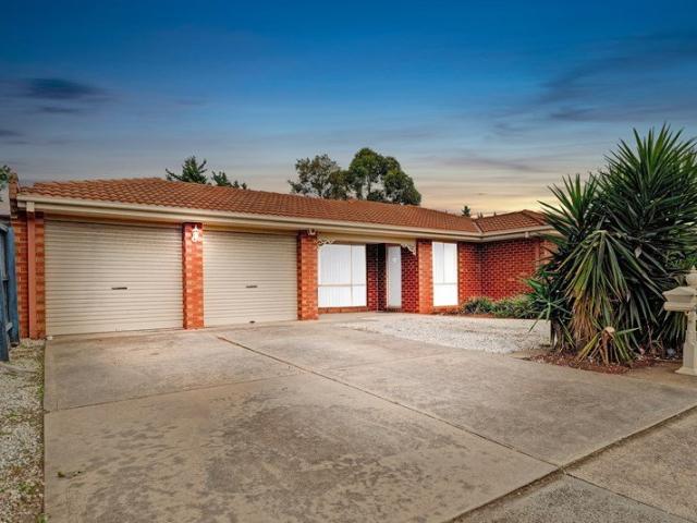 Spacious 4 bedroom family home ! CONTACT AGENT FOR PRIVATE INSPECTION!