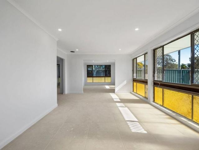 Spacious 4 Bedroom Family Home Air Conditioning & Solar !