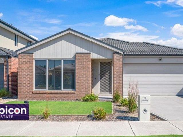 Spacious 4 Bedroom Family Home for Rent in Wallan!