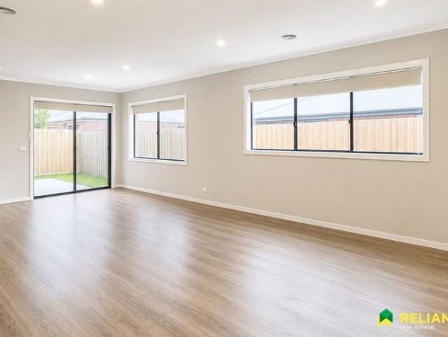 Spacious 4 Bedroom Family Home in Convenient Tarneit Location