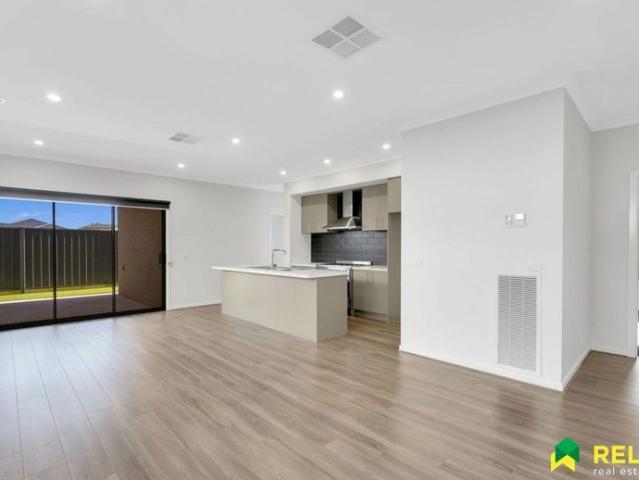 Spacious 4 Bedroom Family Home in Convenient Tarneit Location