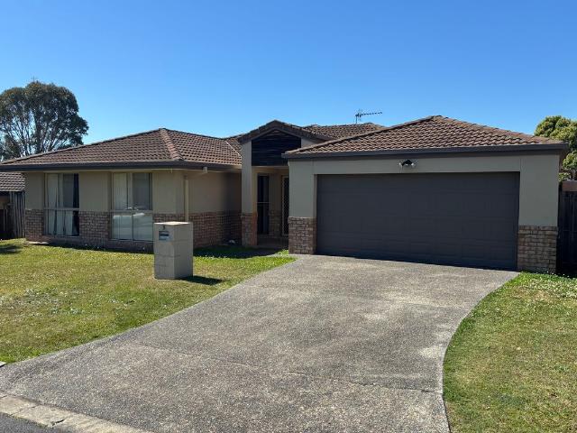 spacious 4 bedroom family home in convenient coomera location