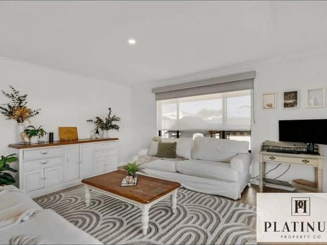 Spacious 4 Bedroom Family Home in Convenient Glen Iris Location