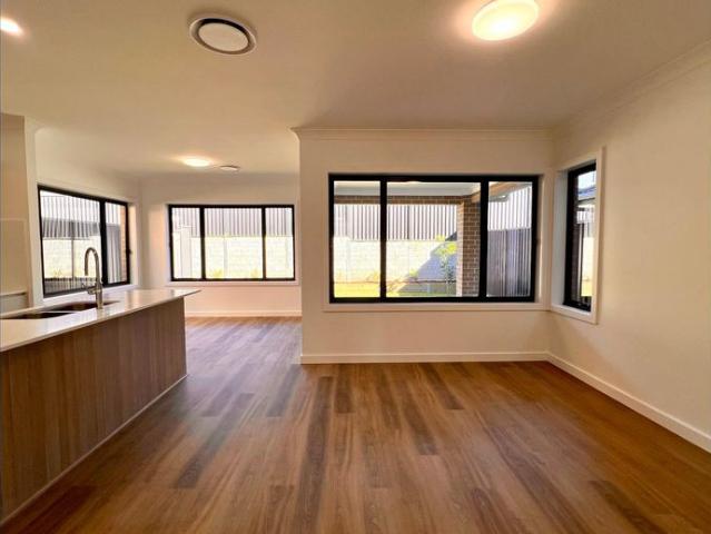 Spacious 4 Bedroom Family Home in Convenient Leppington Location