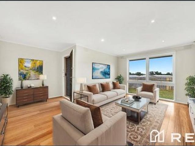Spacious 4 Bedroom Family Home in a Convenient Eumemmerring Location
