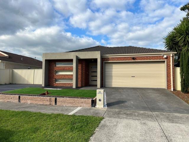 Spacious 4 Bedroom Family Home in a Convenient Location!