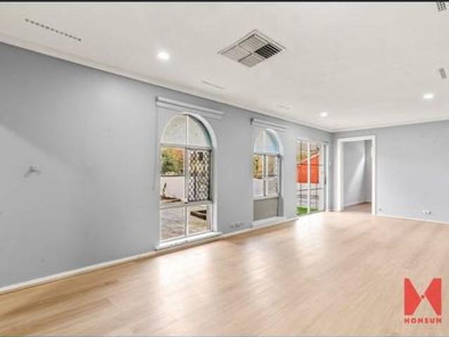 Spacious 4 Bedroom Family Home in a Convenient Stirling Location