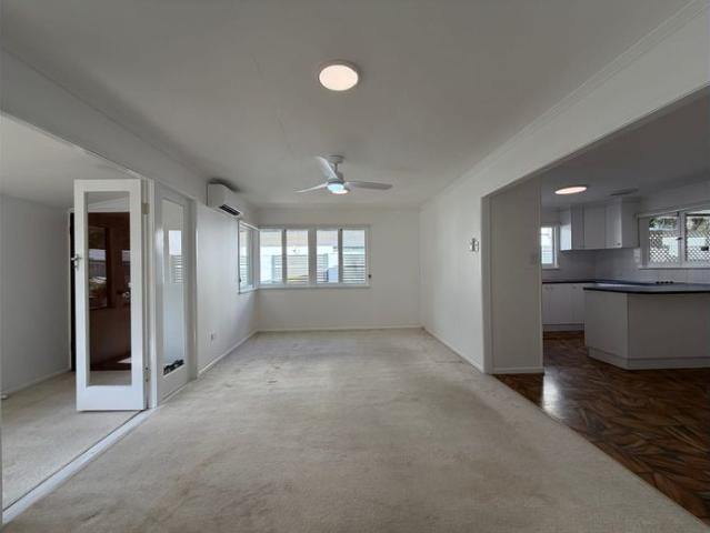 Spacious 4 Bedroom Family Home in a Peaceful Coorparoo Location – Walk to Parks!