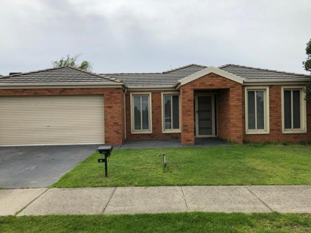 SPACIOUS 4 BEDROOM FAMILY HOME IN A PRIME LYNBROOK LOCATION!