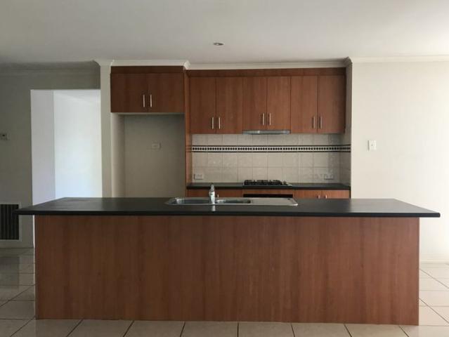 SPACIOUS 4 BEDROOM FAMILY HOME IN A PRIME LYNBROOK LOCATION!