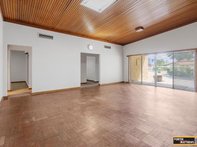 Spacious 4 Bedroom Family Home in Beckenham