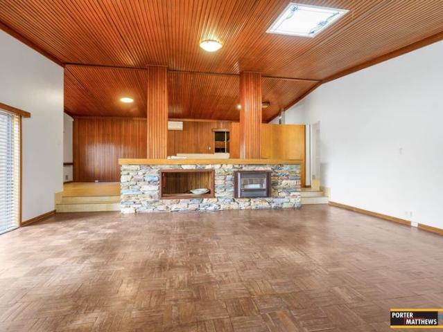Spacious 4 Bedroom Family Home in Beckenham