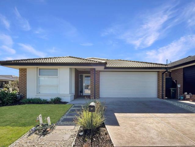 Spacious 4 Bedroom Family Home in Growing Armstrong Creek