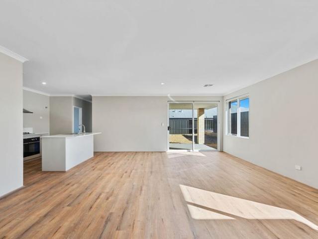 Spacious 4 Bedroom Family Home in Dawesville