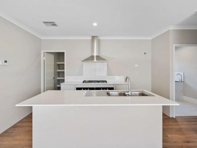 Spacious 4 Bedroom Family Home in Dawesville