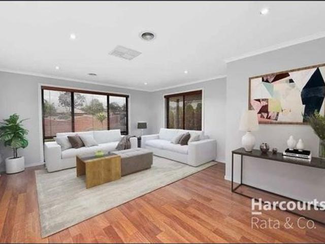 Spacious 4 Bedroom Family Home in Epping