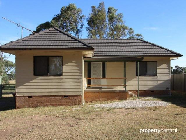 Spacious 4 Bedroom Family Home in Llandilo For Lease