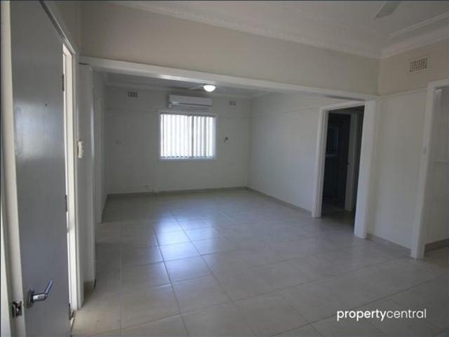 Spacious 4 Bedroom Family Home in Llandilo For Lease