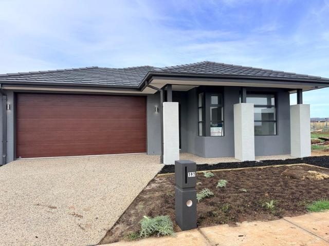 SPACIOUS 4 BEDROOM FAMILY HOME IN MAMBOURIN