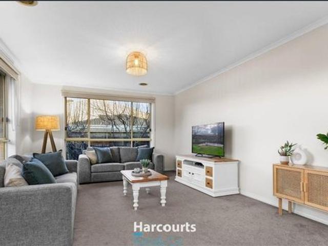 Spacious 4 Bedroom Family Home in Mernda