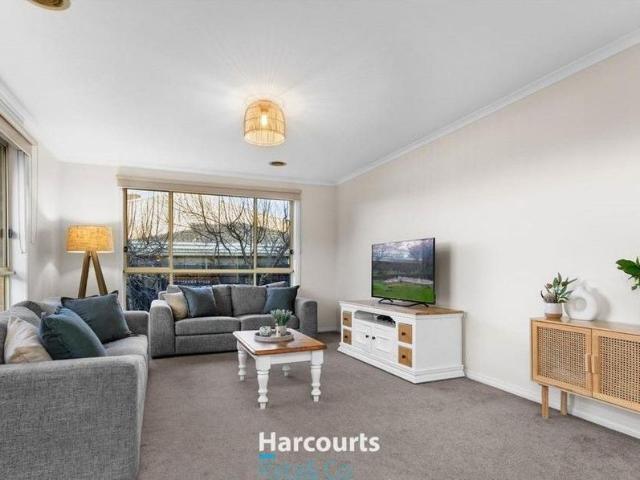 Spacious 4 Bedroom Family Home in Mernda