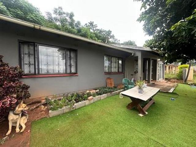 spacious 4 bedroom family home in nagina