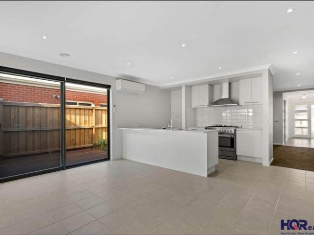 Spacious 4 Bedroom Family Home in Sought After Clyde North