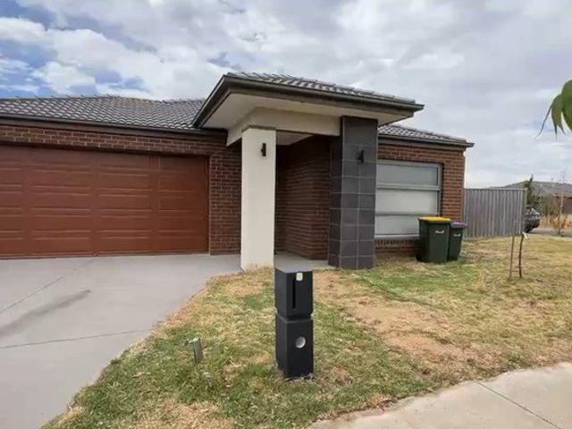 Spacious 4 Bedroom Family Home in Sought After Winter Valley