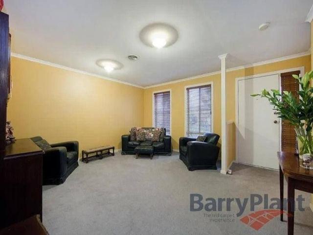 Spacious 4 Bedroom Family Home in Point Cook Perfect for Long Term Lease!