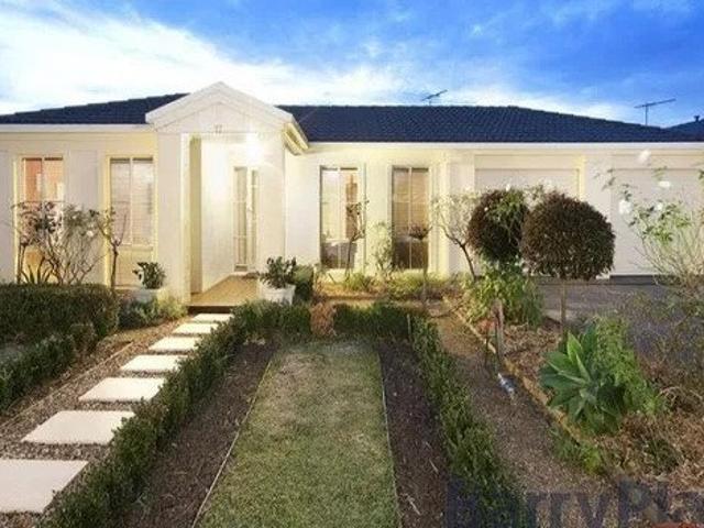 Spacious 4 Bedroom Family Home in Point Cook Perfect for Long Term Lease!