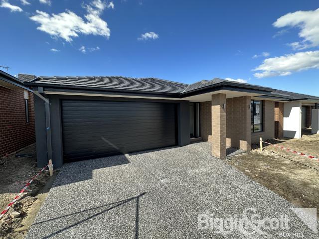 Spacious 4 Bedroom Family Home in Prime Cranbourne Location