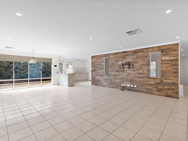 Spacious 4 Bedroom Family Home in Prime Atwell Location