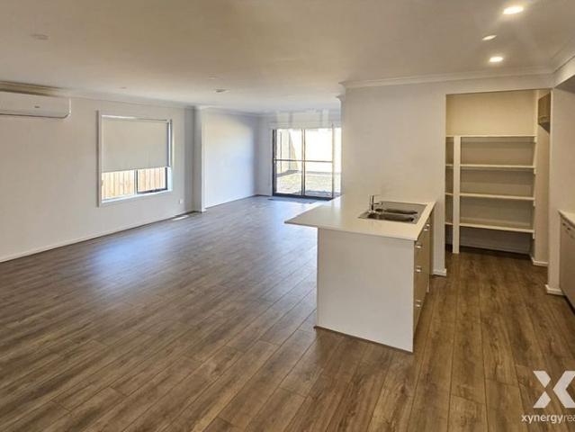 Spacious 4 Bedroom Family Home in Prime Drouin Location