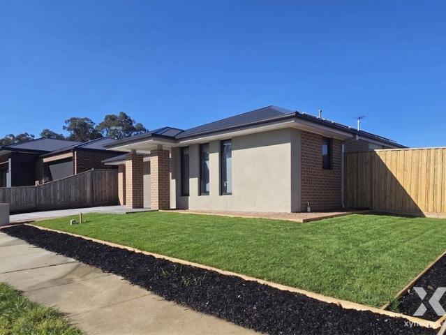 Spacious 4 Bedroom Family Home in Prime Drouin Location