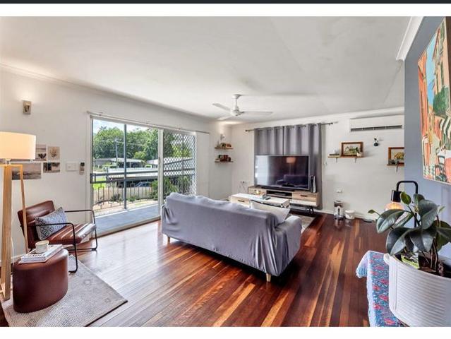 Spacious 4 Bedroom Family Home in Quiet Cul de Sac