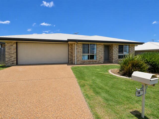 Spacious 4 Bedroom Family Home in Quiet Neighborhood