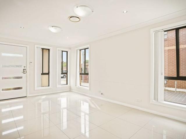 Spacious 4 Bedroom Family Home in Rooty Hill