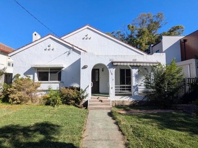 Spacious 4 Bedroom Family Home in Roseville