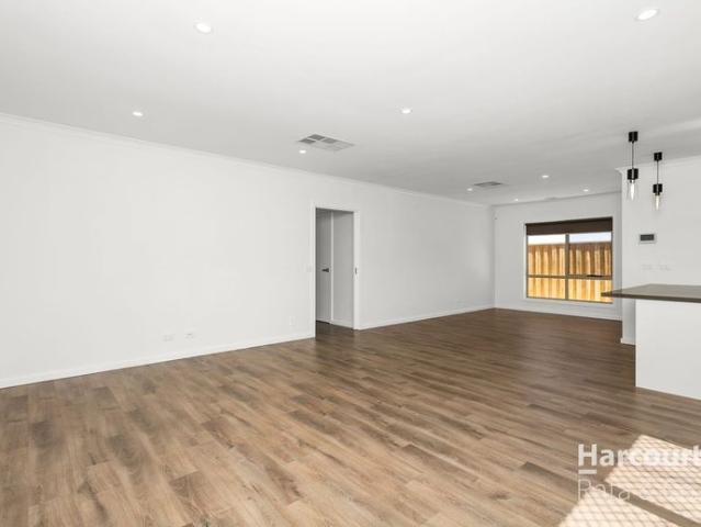 Spacious 4 Bedroom Family Home in Wollert
