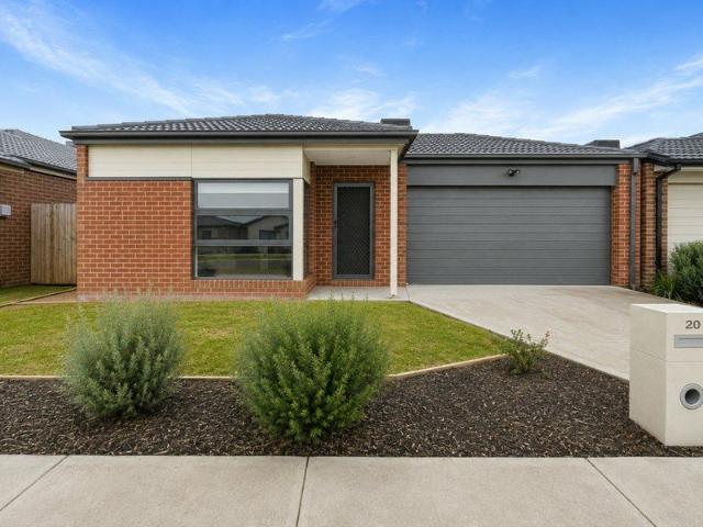 Spacious 4 Bedroom Family Home in Wallara Waters
