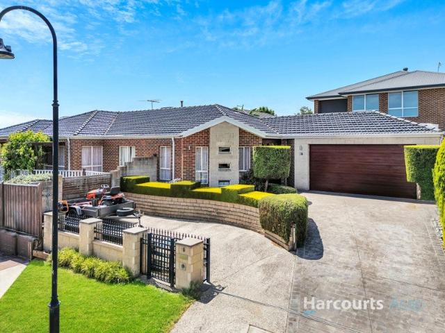 Spacious 4 Bedroom Family Home in the Heart of Berwick