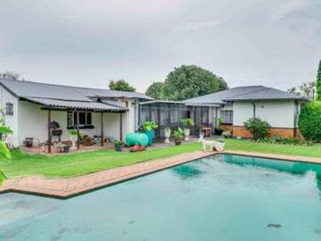 spacious 4 bedroom family home on la.
