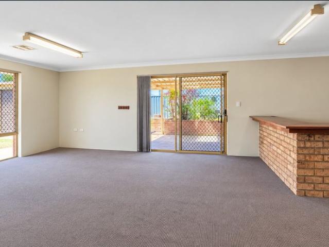 Spacious 4 Bedroom Family Home Opposite Beautiful Parkland!