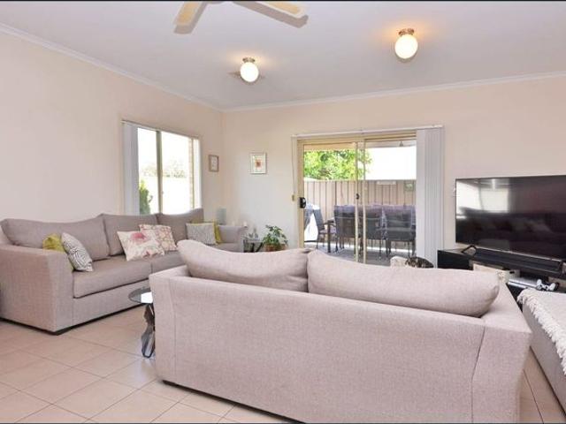 SPACIOUS 4 BEDROOM FAMILY HOME WITH 2 BATHROOMS & SECURE PARKING!