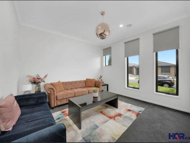 Spacious 4 Bedroom Family Home with 2 Living Areas in Truganina