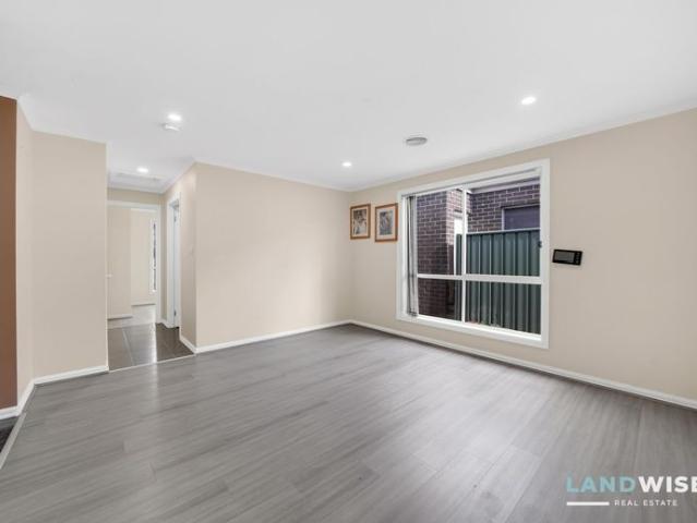 Spacious 4 Bedroom Family Home with 2 Living Areas in Wyndham Vale